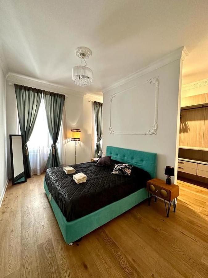 Bay Of Art Apartment